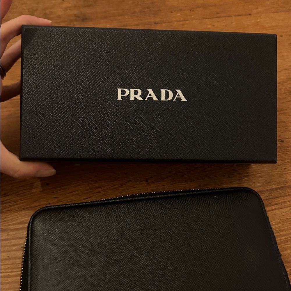 Prada black leather wallet - Picture 7 of 8